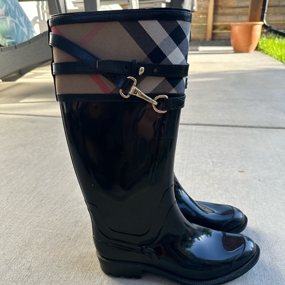 Burberry rain boots - Picture 2 of 6